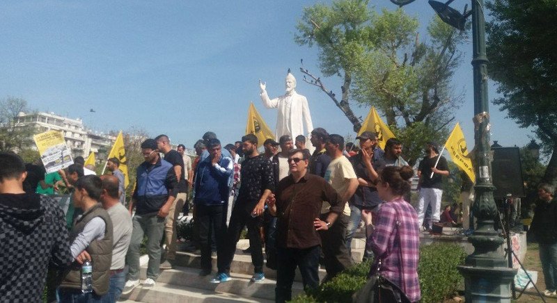 Πρόσφυγες στην πορεία της ΑΔΕΔΥ στη Θεσσαλονίκη [εικόνες & βίντεο] | iefimerida.gr 1