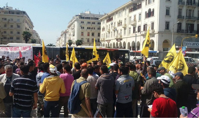 Πρόσφυγες στην πορεία της ΑΔΕΔΥ στη Θεσσαλονίκη [εικόνες & βίντεο] | iefimerida.gr 2