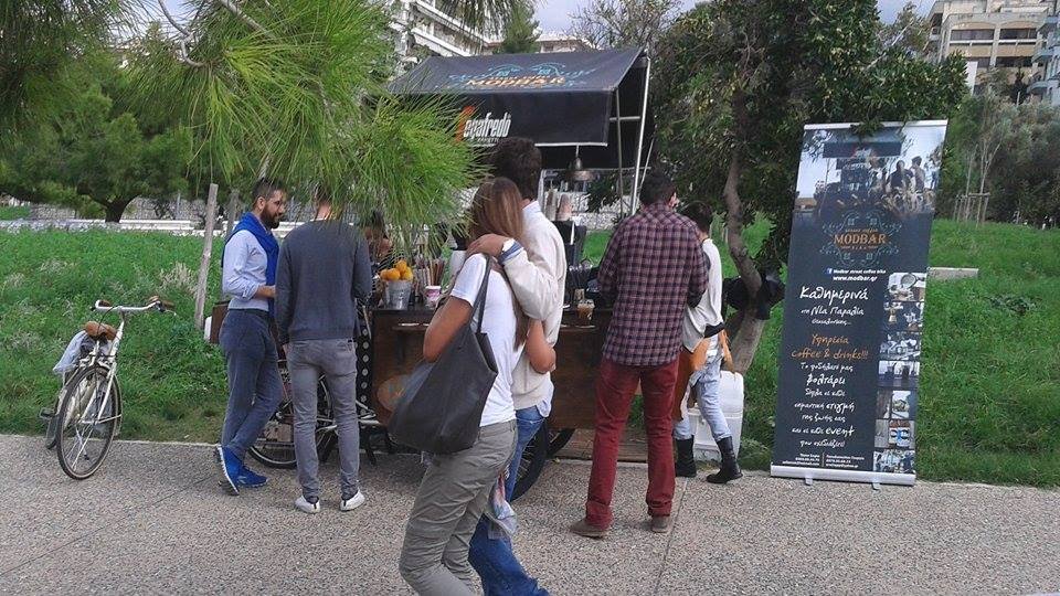 Δύο κοπέλες στη Θεσσαλονίκη είχαν ΤΗΝ ιδέα -Εκαναν το ποδήλατό τους καφετέρια [εικόνες] | iefimerida.gr 7