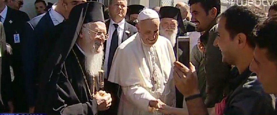 Στη Λέσβο ο Πάπας Φραγκίσκος -Ιστορική επίσκεψη για το προσφυγικό | iefimerida.gr 16
