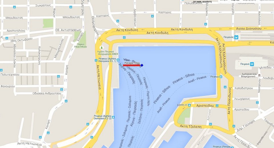 Πειραιάς: Δύτες και ρυμουλκά δίνουν μάχη για να μη βυθιστεί το πλοίο «Παναγία Τήνου» [εικόνες & βίντεο] | iefimerida.gr 7