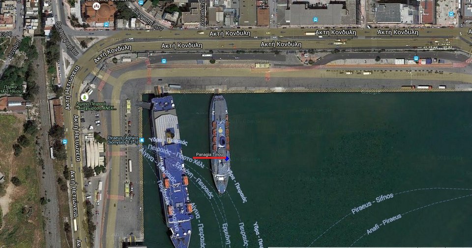 Πειραιάς: Δύτες και ρυμουλκά δίνουν μάχη για να μη βυθιστεί το πλοίο «Παναγία Τήνου» [εικόνες & βίντεο] | iefimerida.gr 8