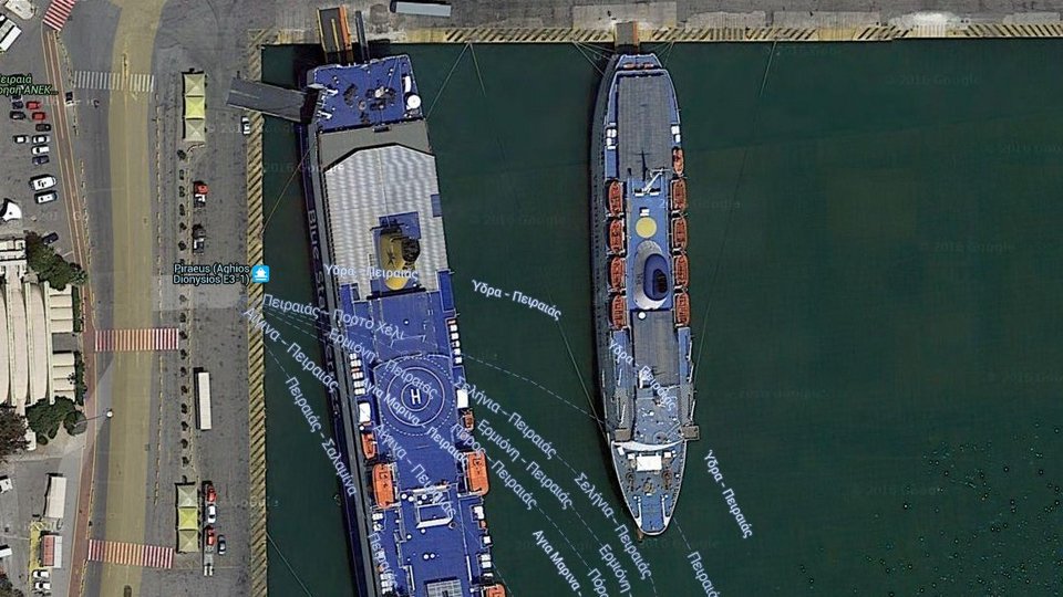 Πειραιάς: Δύτες και ρυμουλκά δίνουν μάχη για να μη βυθιστεί το πλοίο «Παναγία Τήνου» [εικόνες & βίντεο] | iefimerida.gr 6