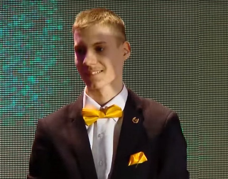 Ο Ρώσος πιανίστας που γεννήθηκε χωρίς δάχτυλα κι όμως τα κατάφερε [εικόνες & βίντεο] | iefimerida.gr 1