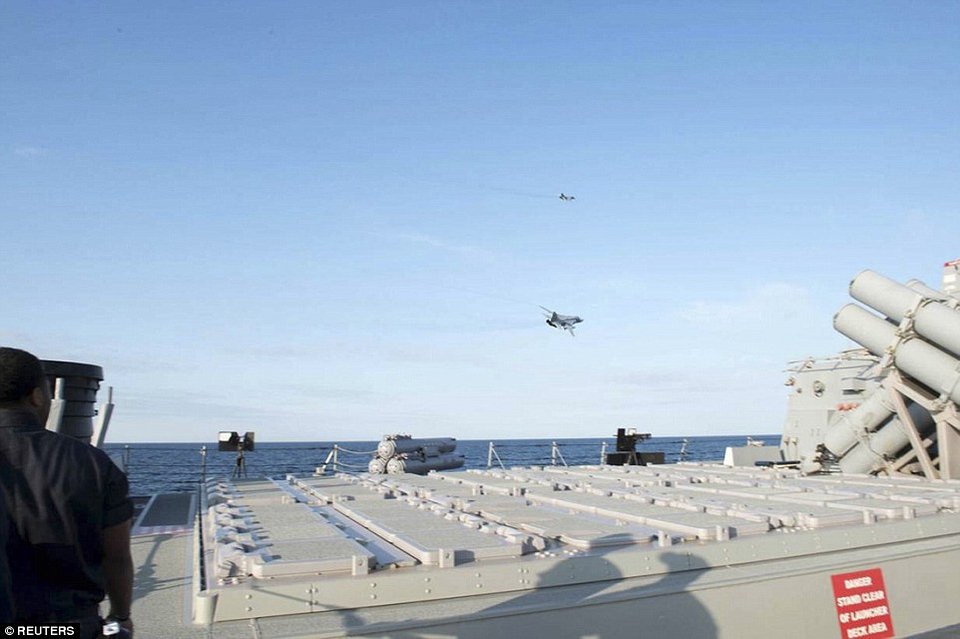 Καρέ καρέ η πρόκληση των Ρώσων πάνω από αμερικανικό αντιτορπιλικό [εικόνες & βίντεο] | iefimerida.gr 5