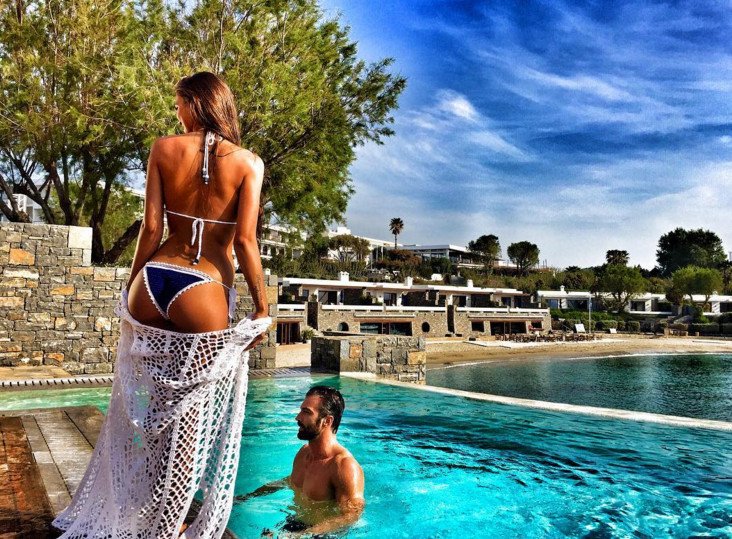 Το εκρηκτικό κορίτσι του Αλόνσο στο Λαγονήσι -Διαφημίζει ελληνικά μαγιό [εικόνες] | iefimerida.gr 3