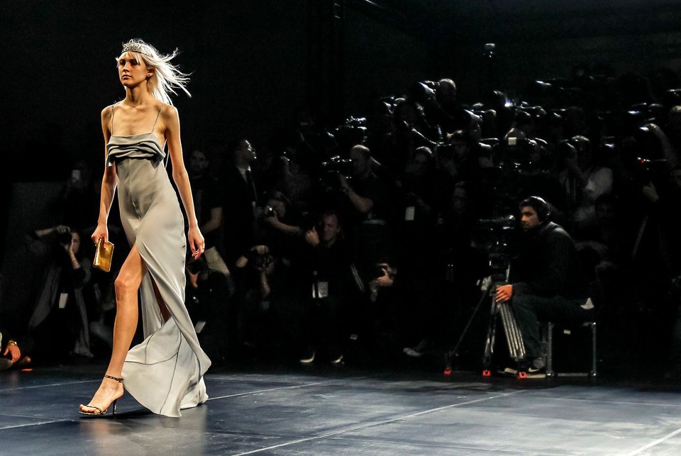 Ο Yves Saint Laurent έκλεψε τον καλλιτεχνικό διευθυντή του Versace [εικόνες] | iefimerida.gr 1