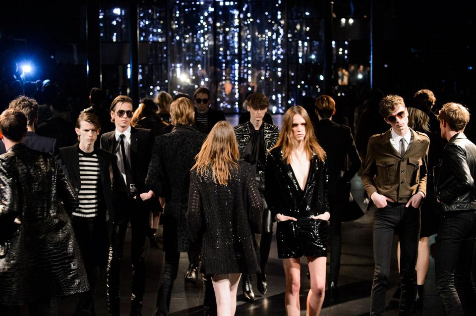 Ο Yves Saint Laurent έκλεψε τον καλλιτεχνικό διευθυντή του Versace [εικόνες] | iefimerida.gr 2