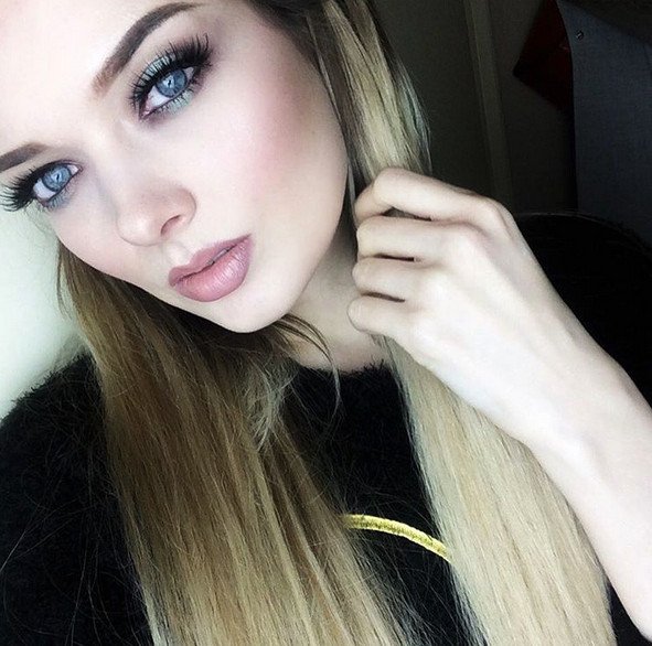 Μία ακομπλεξάριστη μπλόγκερ- Δείχνει πώς το μακιγιάζ την κάνει θεά [εικόνες] | iefimerida.gr 4