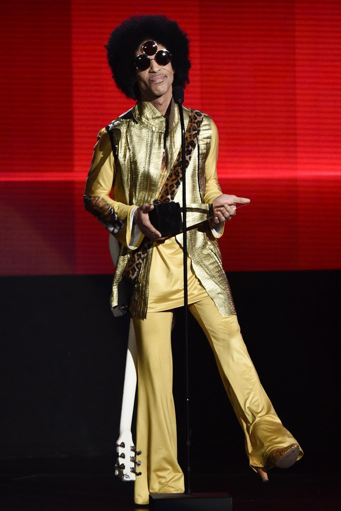 Prince: Ψηλοτάκουνα και 1,57 ύψος -Ενας γίγαντας της μουσικής [εικόνες] | iefimerida.gr 0