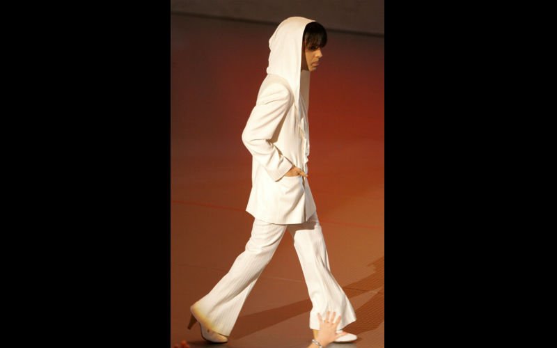 Prince: Ψηλοτάκουνα και 1,57 ύψος -Ενας γίγαντας της μουσικής [εικόνες] | iefimerida.gr 2