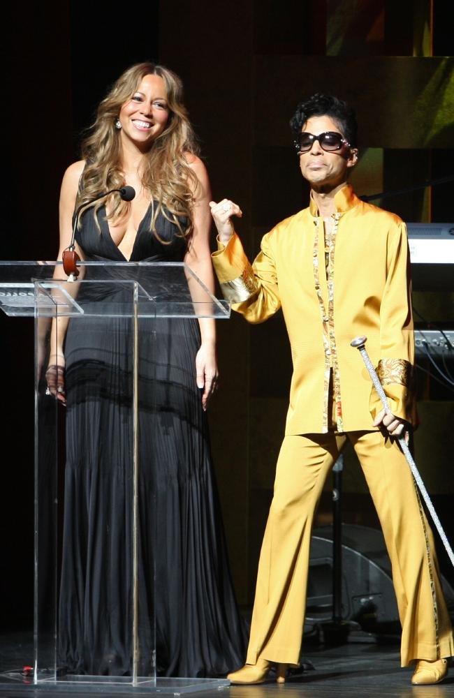 Prince: Ψηλοτάκουνα και 1,57 ύψος -Ενας γίγαντας της μουσικής [εικόνες] | iefimerida.gr 10