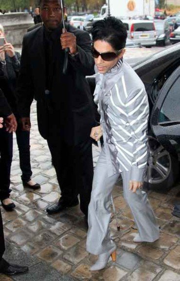 Prince: Ψηλοτάκουνα και 1,57 ύψος -Ενας γίγαντας της μουσικής [εικόνες] | iefimerida.gr 5