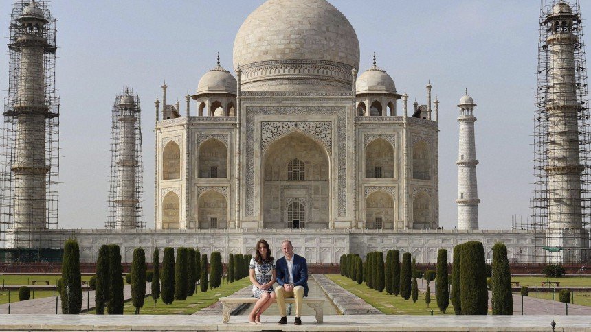 Κέητ και Γουίλιαμ στο παγκάκι που κάθησε η Νταϊάνα στο Ταζ Μαχάλ [εικόνες] | iefimerida.gr 3