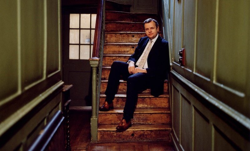 Ο ράφτης του Τζέιμς Μποντ στο MAH JONG στο Κολωνάκι-Θα ράψει sur mesure τους Αθηναίους [εικόνες] | iefimerida.gr 1