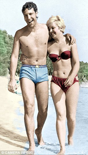 Πέθανε η επί 59 χρόνια σύζυγος του διάσημου τραγουδιστή Τομ Τζόουνς [εικόνες] | iefimerida.gr 6