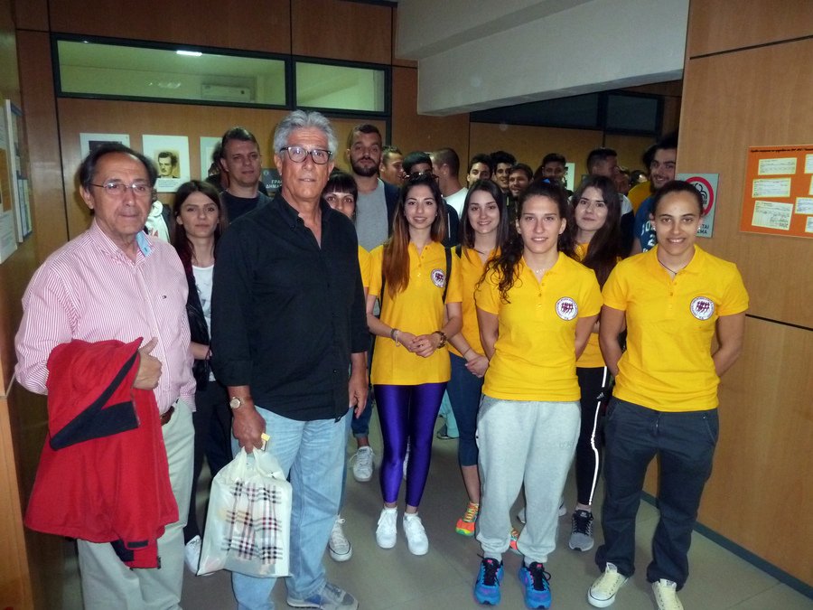 Τρίκαλα: Φοιτητές «ντουμάνιασαν» το δημοτικό συμβούλιο -Επειδή δεν εφαρμόζεται ο αντικαπνιστικός νόμος [εικόνες] | iefimerida.gr 2