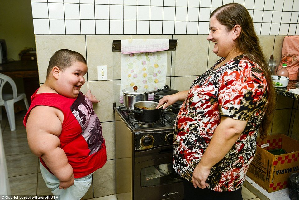 Απίστευτο: Είναι 5 χρονών και ζυγίζει 75 κιλά [εικόνες & βίντεο] | iefimerida.gr 2