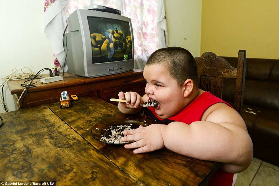 Απίστευτο: Είναι 5 χρονών και ζυγίζει 75 κιλά [εικόνες & βίντεο] | iefimerida.gr 7