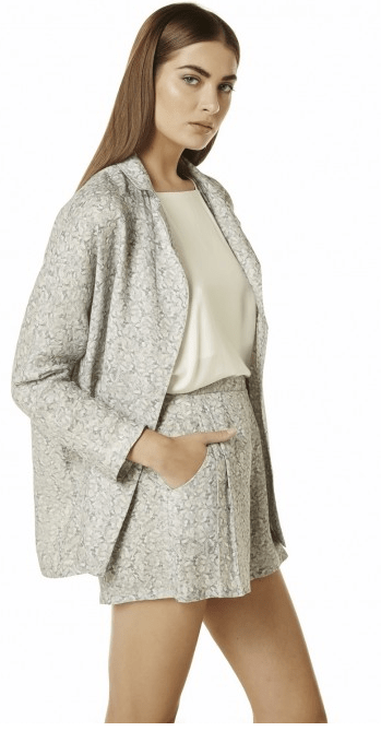 Βιβιάνα Μαραβέγια: Η σχεδιάστρια που φτιάχνει σικ ρούχα με αρχαιοελληνικές πτυχώσεις [εικόνες] | iefimerida.gr 3