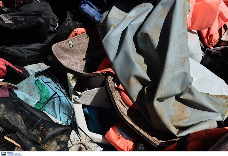 Ασύλληπτες εικόνες από τη Λέσβο: Χωματερή σκαφών, βουνά με πορτοκαλί σωσίβια [εικόνες] | iefimerida.gr 25