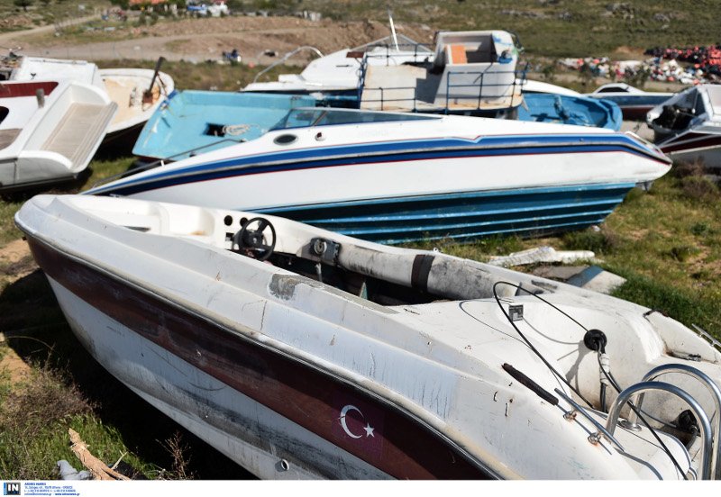 Ασύλληπτες εικόνες από τη Λέσβο: Χωματερή σκαφών, βουνά με πορτοκαλί σωσίβια [εικόνες] | iefimerida.gr 6