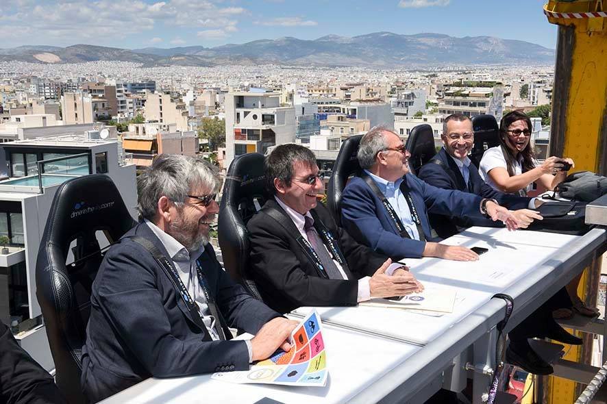 «Dinner in the Sky» -Μια αξέχαστη γαστρονομική εμπειρία με την Αθήνα «στο πιάτο» [εικόνες] | iefimerida.gr 8