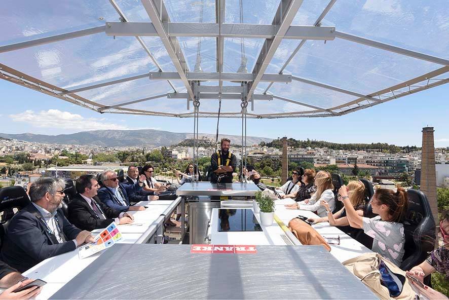 «Dinner in the Sky» -Μια αξέχαστη γαστρονομική εμπειρία με την Αθήνα «στο πιάτο» [εικόνες] | iefimerida.gr 7