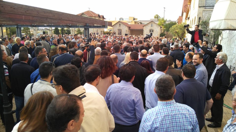 Παπανδρέου χωρίς ...μουστάκι: Θα βγω ξανά μπροστά, σας χρειάζομαι όλους | iefimerida.gr 2