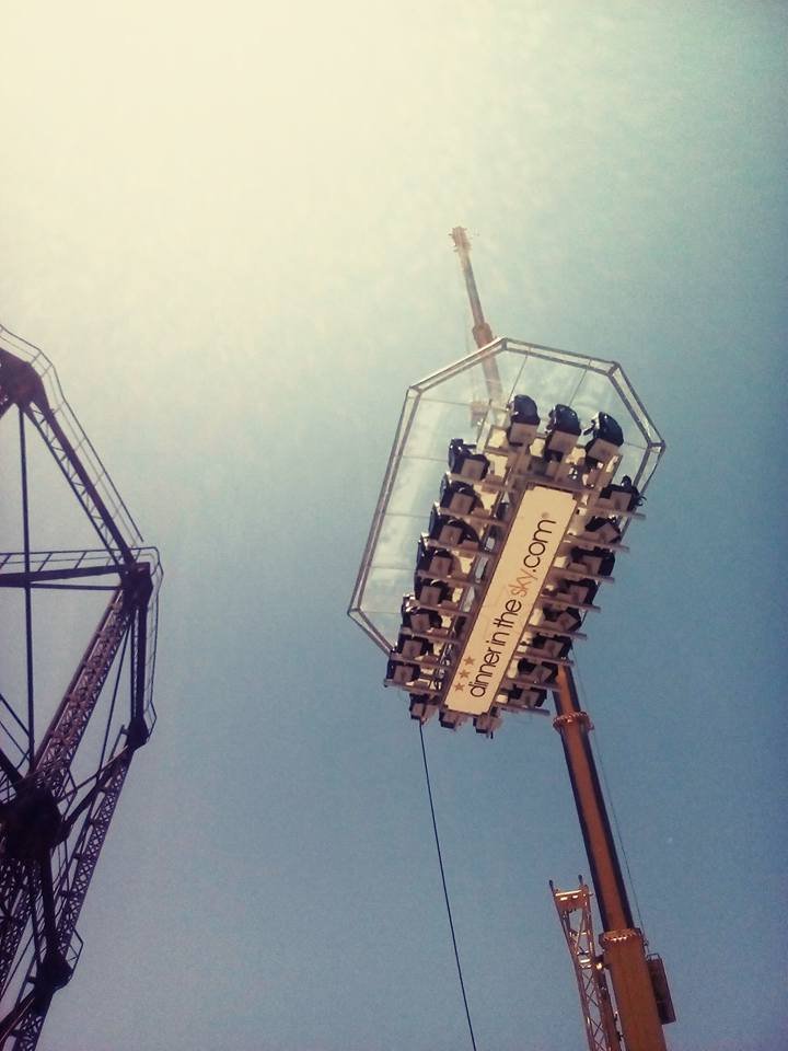 «Dinner in the Sky» -Μια αξέχαστη γαστρονομική εμπειρία με την Αθήνα «στο πιάτο» [εικόνες] | iefimerida.gr 9