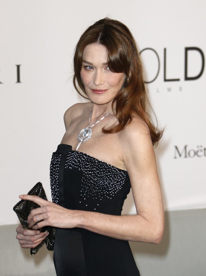 Η μητέρα της Κάρλα Μπρούνι αποκαλύπτει: «Την έκανα με τον 19χρονο γιο του εραστή μου» [εικόνες] | iefimerida.gr 1