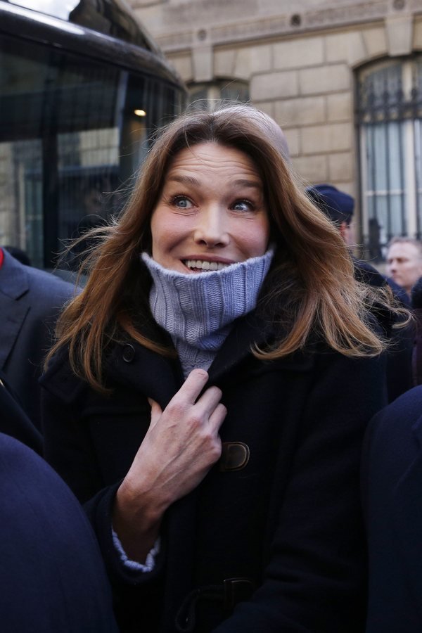 Η μητέρα της Κάρλα Μπρούνι αποκαλύπτει: «Την έκανα με τον 19χρονο γιο του εραστή μου» [εικόνες] | iefimerida.gr 2