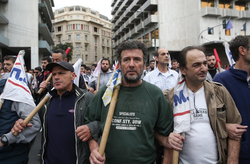 Μεγάλη συγκέντρωση των συνδικάτων έξω από τη Βουλή την ώρα που ψηφιζόταν το πολυνομοσχέδιο [εικόνες] | iefimerida.gr 3