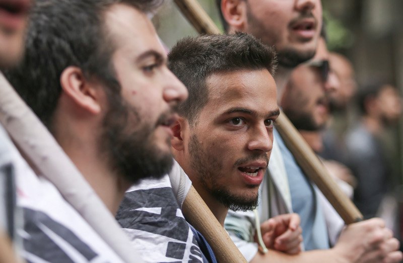 Μεγάλη συγκέντρωση των συνδικάτων έξω από τη Βουλή την ώρα που ψηφιζόταν το πολυνομοσχέδιο [εικόνες] | iefimerida.gr 4