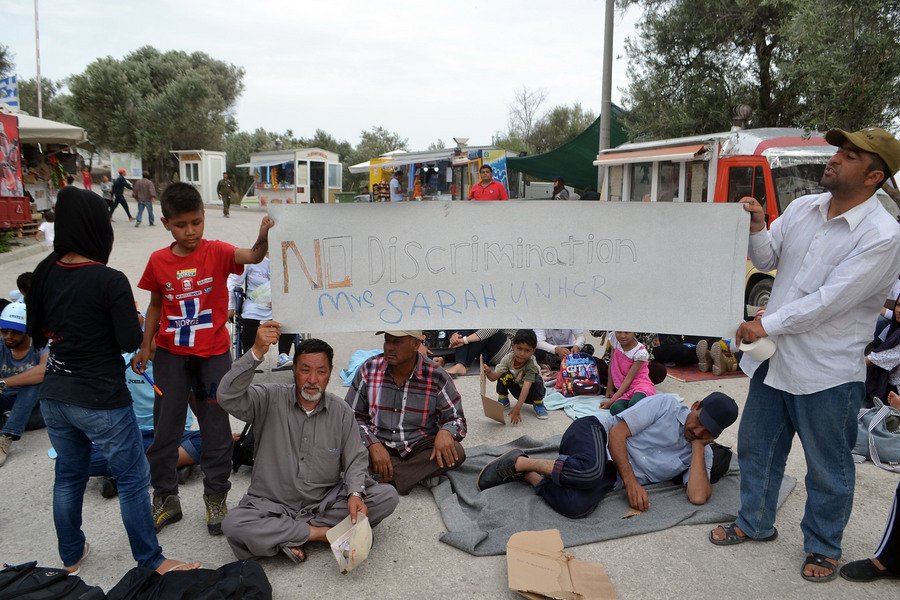 Εξέγερση προσφύγων στη Μυτιλήνη – Αφγανοί κατέλαβαν την πύλη του καταυλισμού [εικόνες] | iefimerida.gr 3