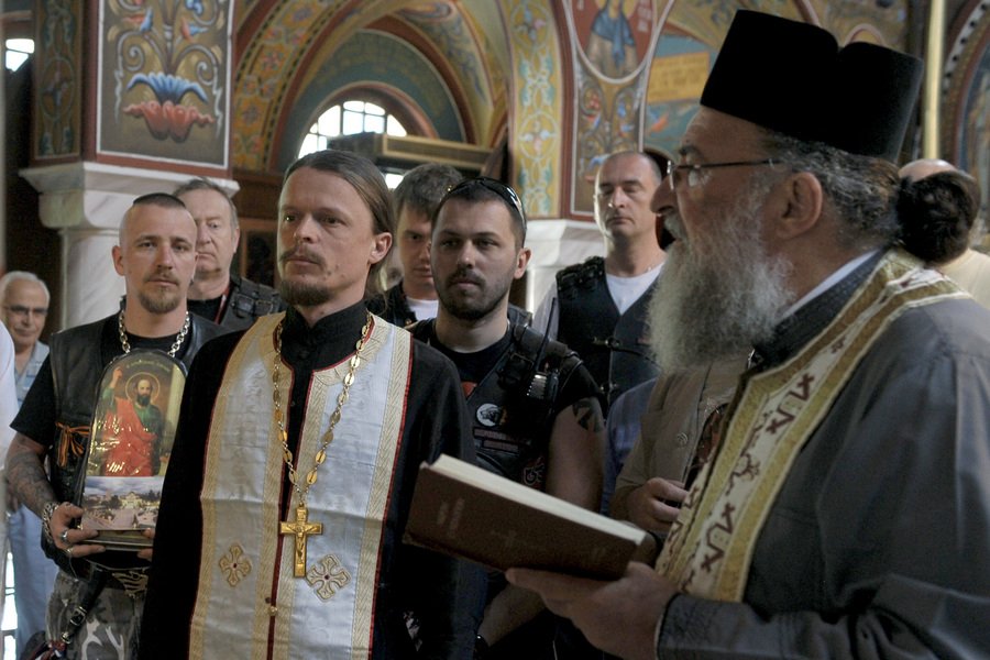 Μηχανόβιοι με τατουάζ στην εκκλησία:  Για προσκύνημα στην Κόρινθο οι «Λύκοι της Νύχτας» του Πούτιν [εικόνες] | iefimerida.gr 0