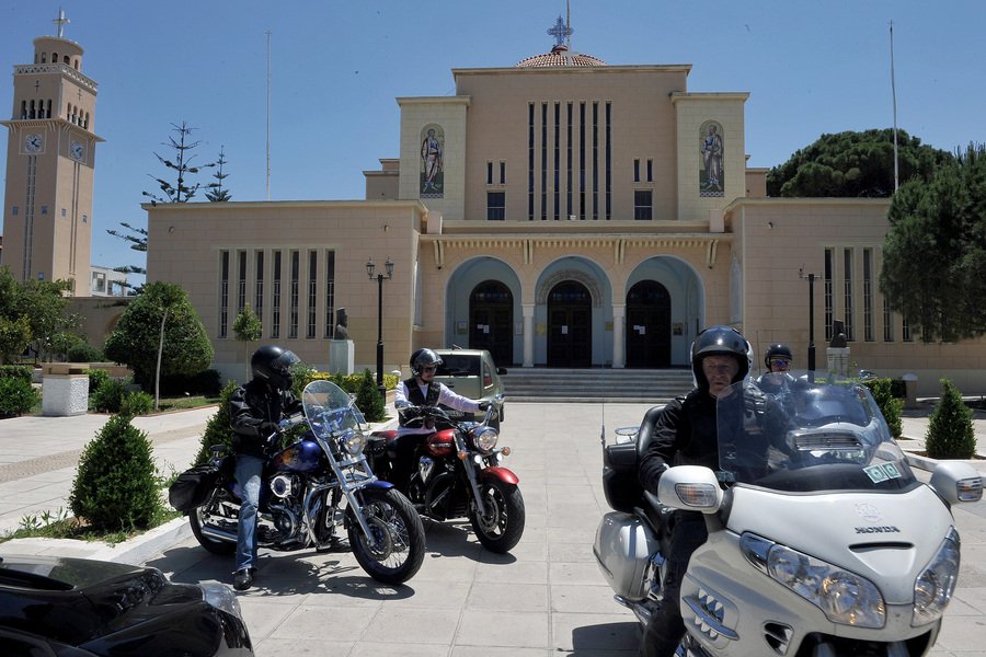 Μηχανόβιοι με τατουάζ στην εκκλησία:  Για προσκύνημα στην Κόρινθο οι «Λύκοι της Νύχτας» του Πούτιν [εικόνες] | iefimerida.gr 7