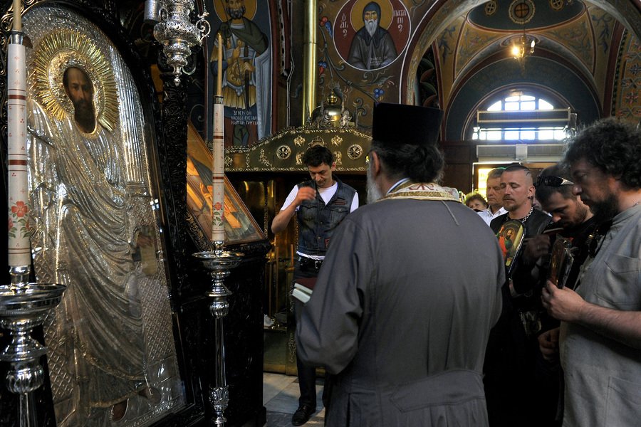Μηχανόβιοι με τατουάζ στην εκκλησία:  Για προσκύνημα στην Κόρινθο οι «Λύκοι της Νύχτας» του Πούτιν [εικόνες] | iefimerida.gr 3