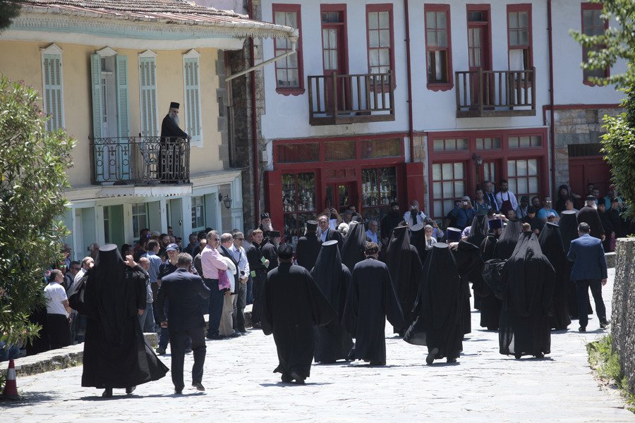 Στο μοναστήρι του Αγιου Παντελεήμονα έφτασε ο Πούτιν [εικόνες & βίντεο] | iefimerida.gr 23