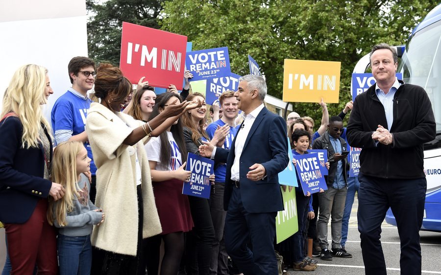 Βρετανία: Ο Σαντίκ Καν και ο Ντέιβιντ Κάμερον ενώνουν τις δυνάμεις τους εναντίον του Brexit [εικόνες] | iefimerida.gr 0