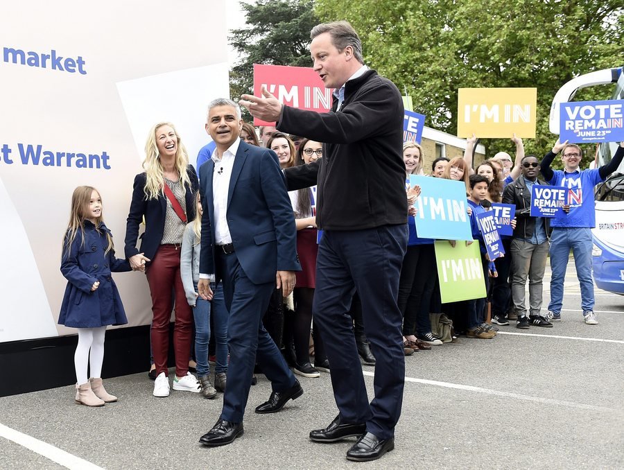 Βρετανία: Ο Σαντίκ Καν και ο Ντέιβιντ Κάμερον ενώνουν τις δυνάμεις τους εναντίον του Brexit [εικόνες] | iefimerida.gr 1