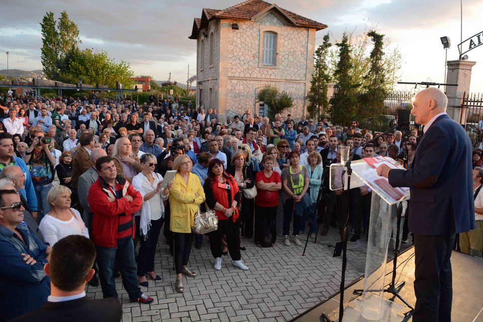 Παπανδρέου χωρίς ...μουστάκι: Θα βγω ξανά μπροστά, σας χρειάζομαι όλους | iefimerida.gr 0