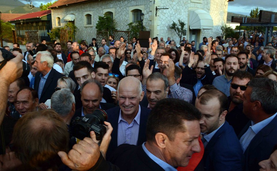 Παπανδρέου χωρίς ...μουστάκι: Θα βγω ξανά μπροστά, σας χρειάζομαι όλους | iefimerida.gr 3
