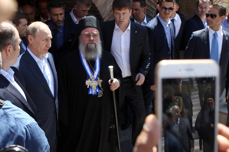 Στο μοναστήρι του Αγιου Παντελεήμονα έφτασε ο Πούτιν [εικόνες & βίντεο] | iefimerida.gr 13