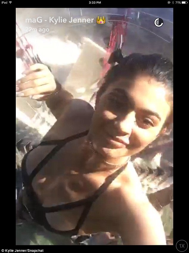 Πάρτι με καυτά μπικίνι για την Κένταλ και την Κάιλι Τζένερ [εικόνες] | iefimerida.gr 4