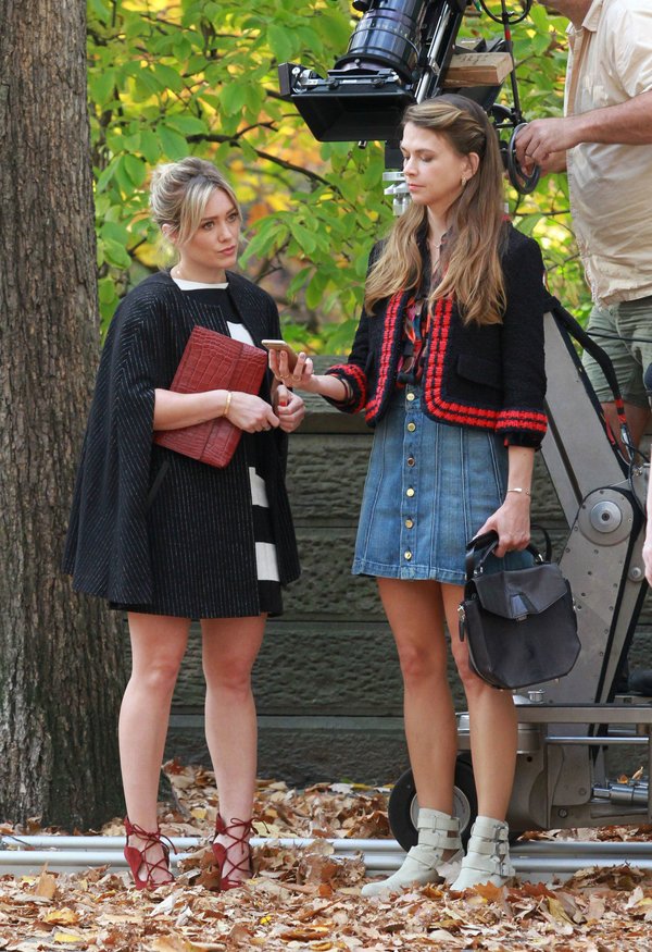 Η νέα στιλιστική μανία των σταρ -Μίνι φούστα με κουμπιά [εικόνες] | iefimerida.gr 2