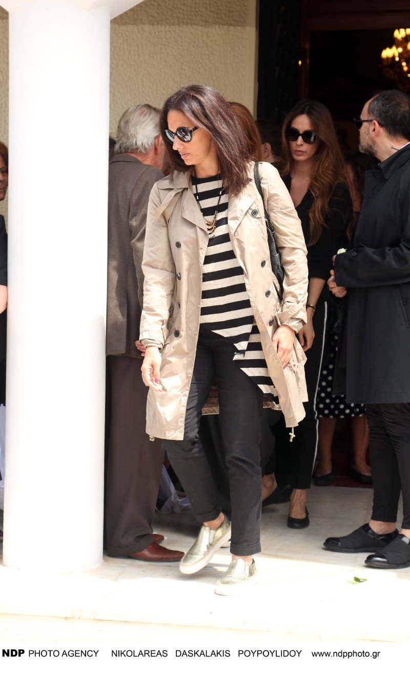 Το τελευταίο αντίο στον make up artist των σταρ, Γιάννη Αγγελάκη -Ηταν όλοι εκεί [εικόνες] | iefimerida.gr 15