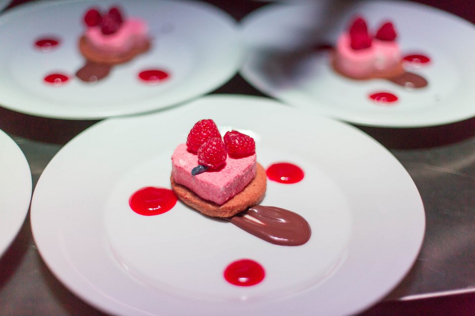 «Dinner in the Sky» -Μια αξέχαστη γαστρονομική εμπειρία με την Αθήνα «στο πιάτο» [εικόνες] | iefimerida.gr 6