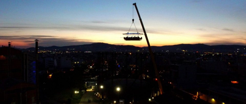 «Dinner in the Sky» -Μια αξέχαστη γαστρονομική εμπειρία με την Αθήνα «στο πιάτο» [εικόνες] | iefimerida.gr 1