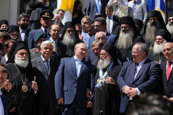 Στο μοναστήρι του Αγιου Παντελεήμονα έφτασε ο Πούτιν [εικόνες & βίντεο] | iefimerida.gr 6